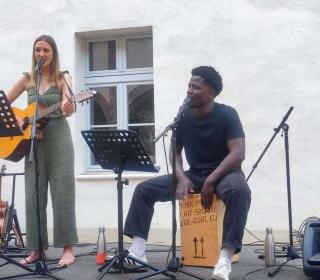 „Arthur & Babs“ eröffnen die Sommerabende