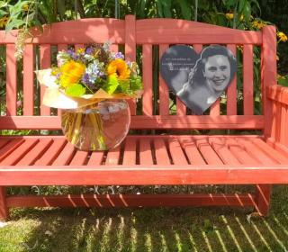 Baum-Aktion und Gedenksäule für Celine