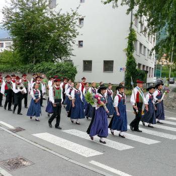 150 Jahre FF Schlanders (Einzug zum Gottesdienst); Fotos: Sepp 