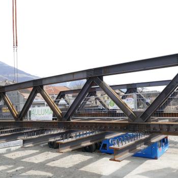 Neue Etschbrücke in Laas platziert, 24.03.2026, Fotos: AM 