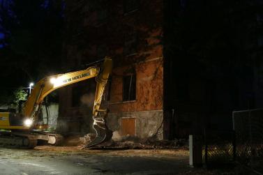 Abriss zweier Kasernen-Riegel in Schlanders; 5.10.22; Fotos: Sepp