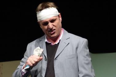 „Doppelt leben hält besser“ (Theater Verein Schlanders); Fotos: Sepp