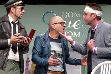 „Doppelt leben hält besser“ (Theater Verein Schlanders); Fotos: Sepp