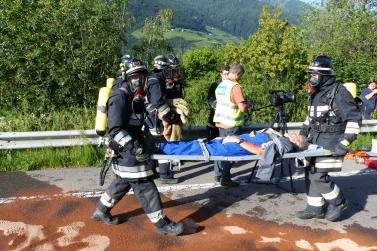 Großübung des Bezirksfeuerwehrverbandes Untervinschgau in Laas (Gefahrgutunfall auf der Laaser Geraden) und in Schlanders (Rauchentwicklung im Krankenhaus), 9. Juni 2018; Fotos: Sepp