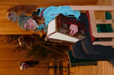 In Taufers im Münstertal wurde am ersten Adventssonntag die Aktion „Advent in Dorf an dr Grenz“ eröffnet; Fotos: Sepp