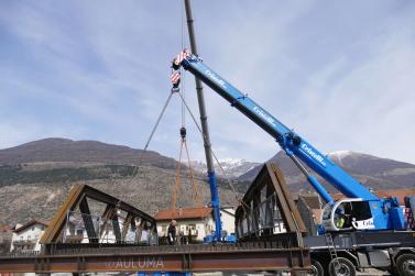 Neue Etschbrücke in Laas platziert, 24.03.2026, Fotos: AM 