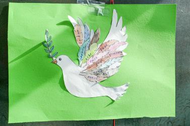 Projekt „Friedenstaube“ an der Landesberufsschule Schlanders am 31.03.2022; Fotos: Sepp