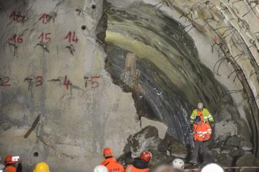 Umfahrung Kastelbell-Galsaun: Tunneldurchstich beim Westportal. Fotos: Michael