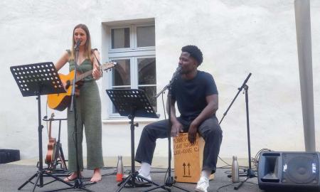 „Arthur & Babs“ eröffnen die Sommerabende