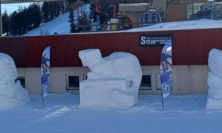 Schneeskulpturen auf der Haider Alm