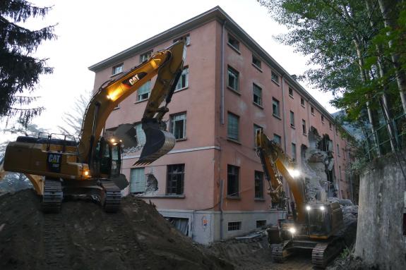 Abriss zweier Kasernen-Riegel in Schlanders; 5.10.22; Fotos: Sepp