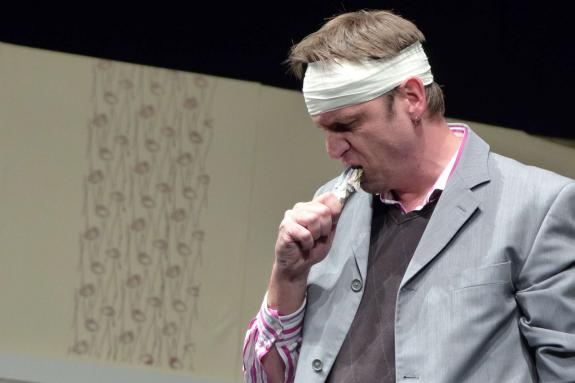 „Doppelt leben hält besser“ (Theater Verein Schlanders); Fotos: Sepp