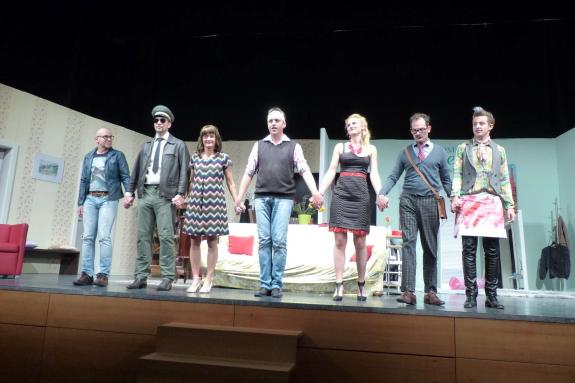 „Doppelt leben hält besser“ (Theater Verein Schlanders); Fotos: Sepp