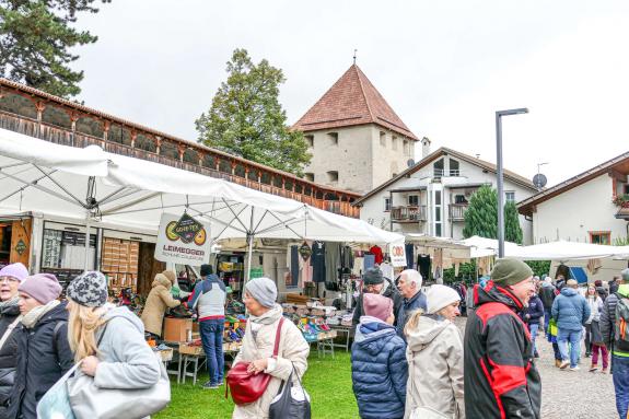 Halbnasser „Sealamorkt“ 2023 in Glurns; Fotos: Sepp 