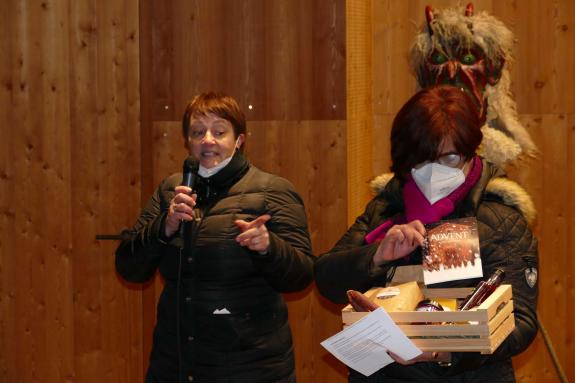 In Taufers im Münstertal wurde am ersten Adventssonntag die Aktion „Advent in Dorf an dr Grenz“ eröffnet; Fotos: Sepp