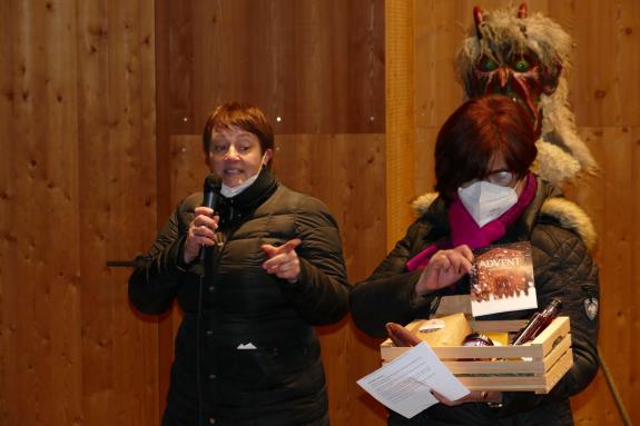 In Taufers im Münstertal wurde am ersten Adventssonntag die Aktion „Advent in Dorf an dr Grenz“ eröffnet; Fotos: Sepp