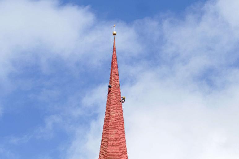 Arbeitsplatz Kirchturm Schlanders: die Aussicht passt! Fotos: Sepp 