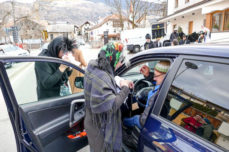 „Beerdigung“ des Faschings in Laatsch am Aschermittwoch; Fotos: Sepp