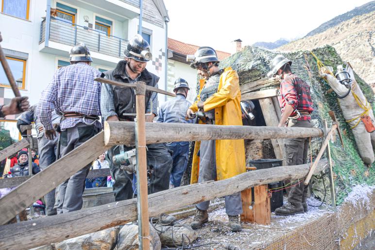 Faschingsumzug in Latsch, 01.03.25; Fotos: Michael