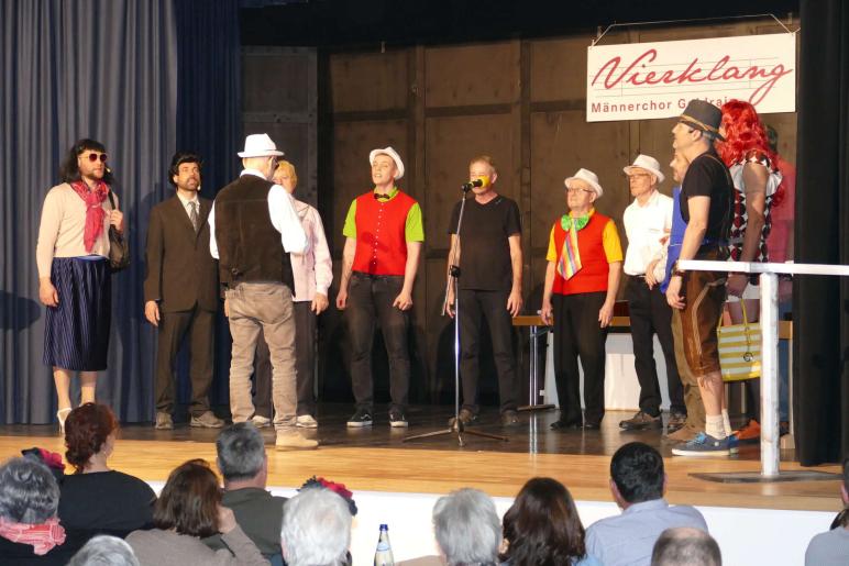 „Golderner Fosnocht“ (Faschingsrevue des Männerchors Vierklang in Goldrain); Fotos: Sepp