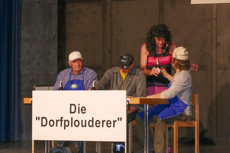 „Golderner Fosnocht“ (Faschingsrevue des Männerchors Vierklang in Goldrain); Fotos: Sepp