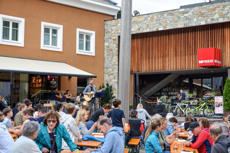 Lebendiges Markttreiben in Prad, 27.07.23; Fotos: Michael