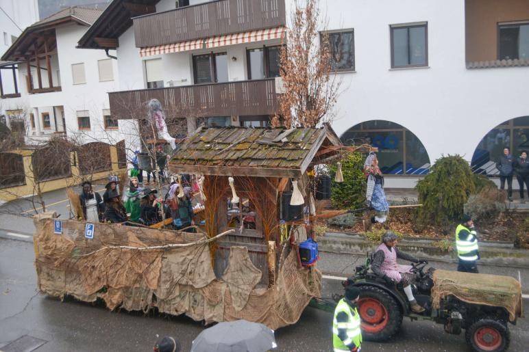 „Schlonderser Foschings-Umzug“ 2026; Fotos: Ingeborg Rainalter Rechenmacher 