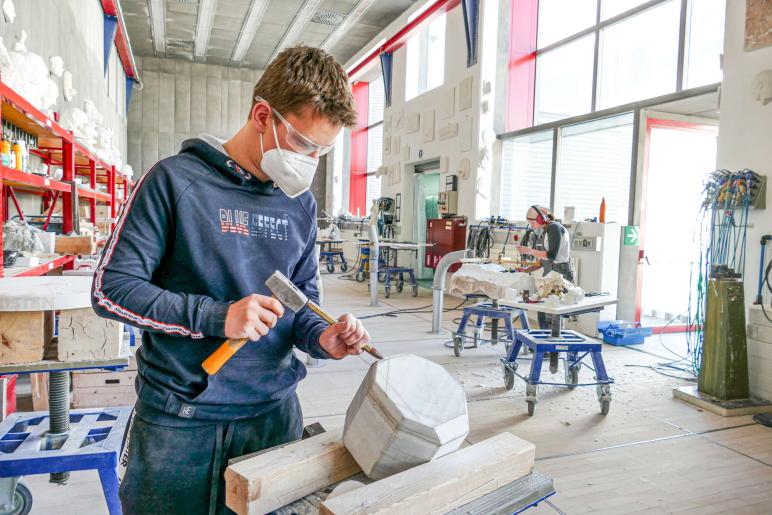 Tag der offenen Tür an der Landesberufsschule Schlanders und an der Berufsfachschule für Steinbearbeitung Laas am 29.01.2022; Foto: Sepp