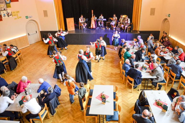 Trachtenvorstellung mit Erntedank in Mals, 29.10.23; Fotos: Michael